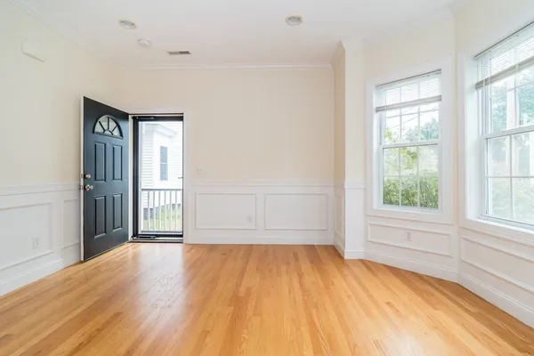 $4,100 | 123 Russell Street, Unit 1, Waltham, MA 02453