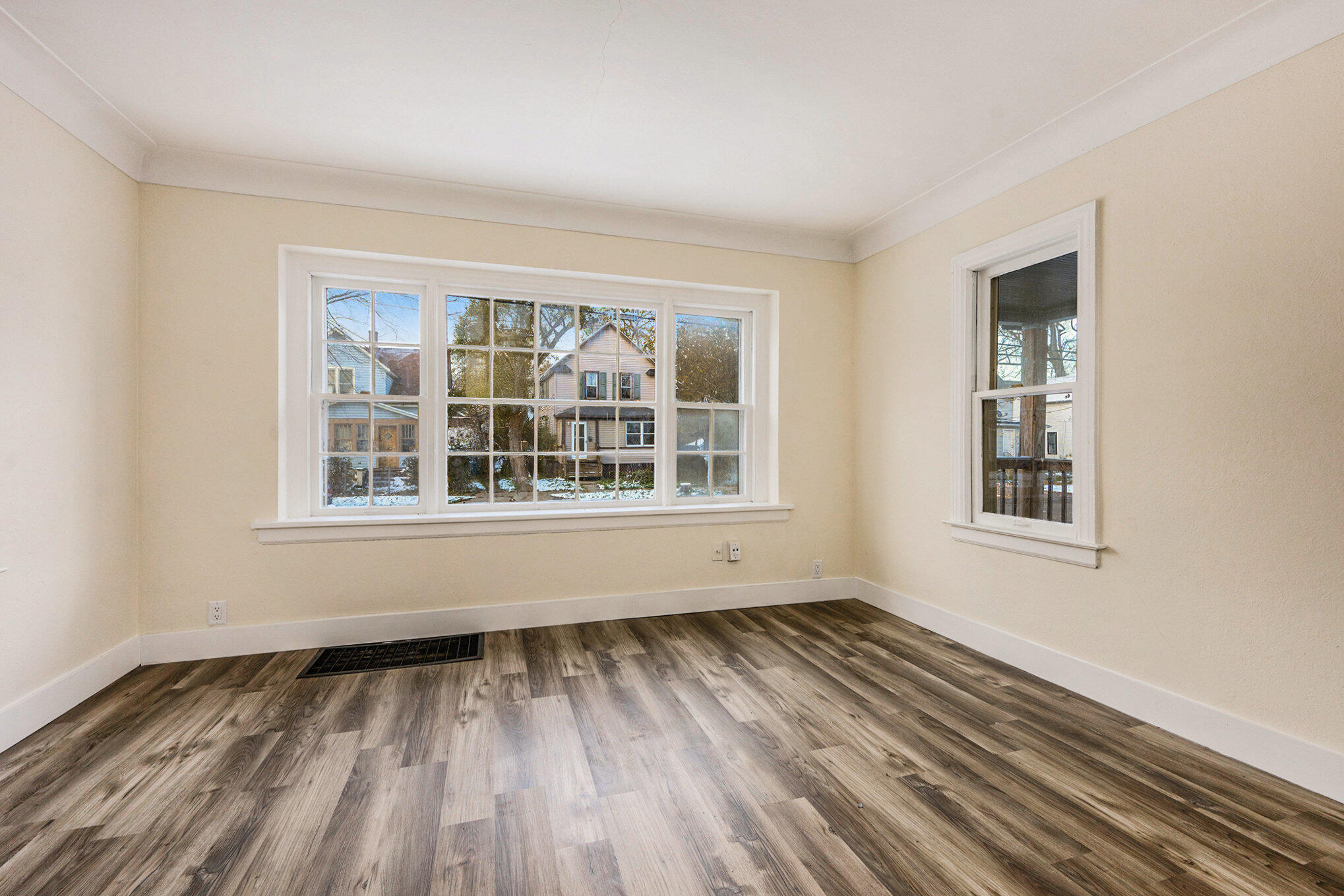 617 Elizabeth Street Kalamazoo, MI 49007 - Photo 6 of 20 006_file_484