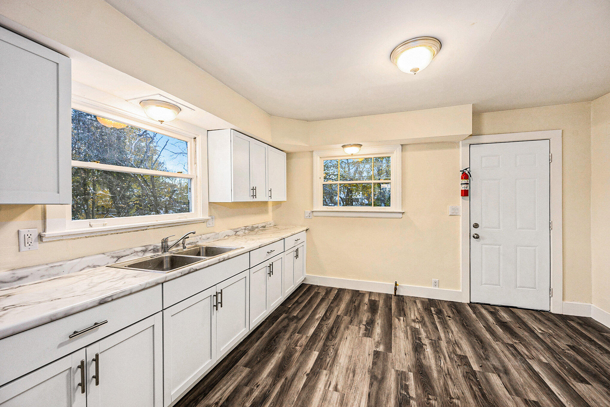 617 Elizabeth Street Kalamazoo, MI 49007 - Photo 7 of 20 007_file_211