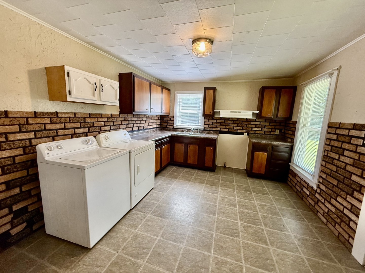 302 South Walnut Street Kewanee, IL 61443 - Photo 4 of 19