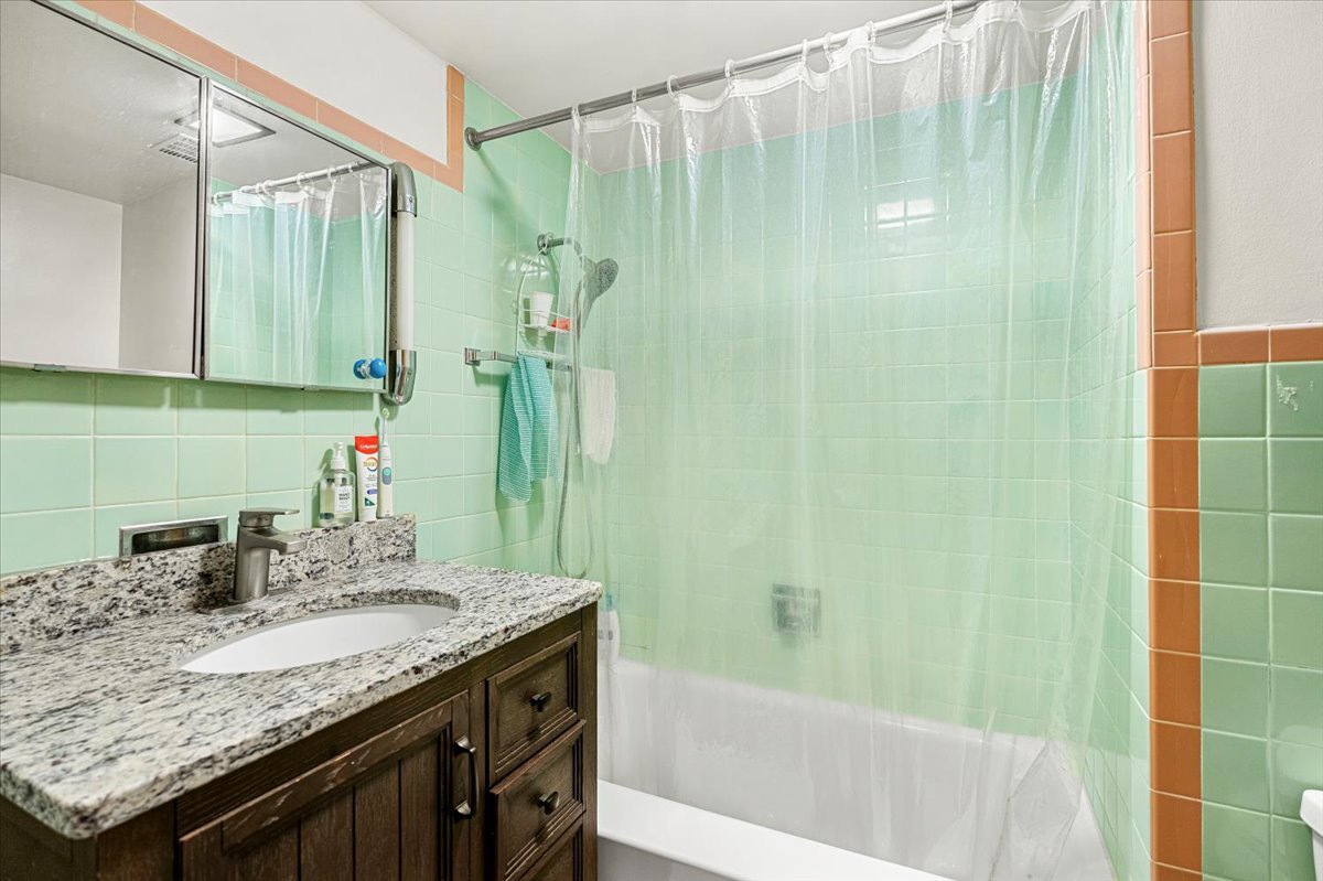 2020 Valley Road Rockford, IL 61107 - Photo 17 of 26 Gallery Image 17