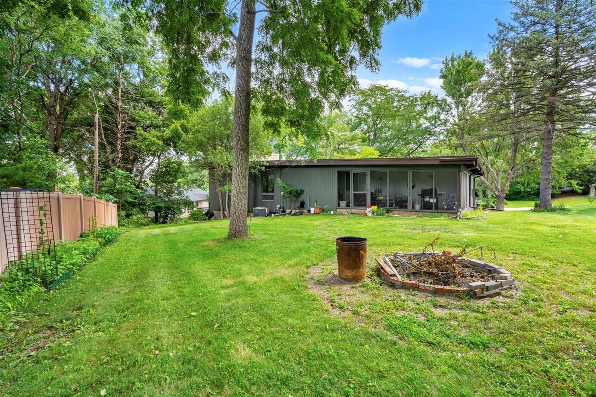 2020 Valley Road Rockford, IL 61107 - Photo 23 of 26 Gallery Image 23