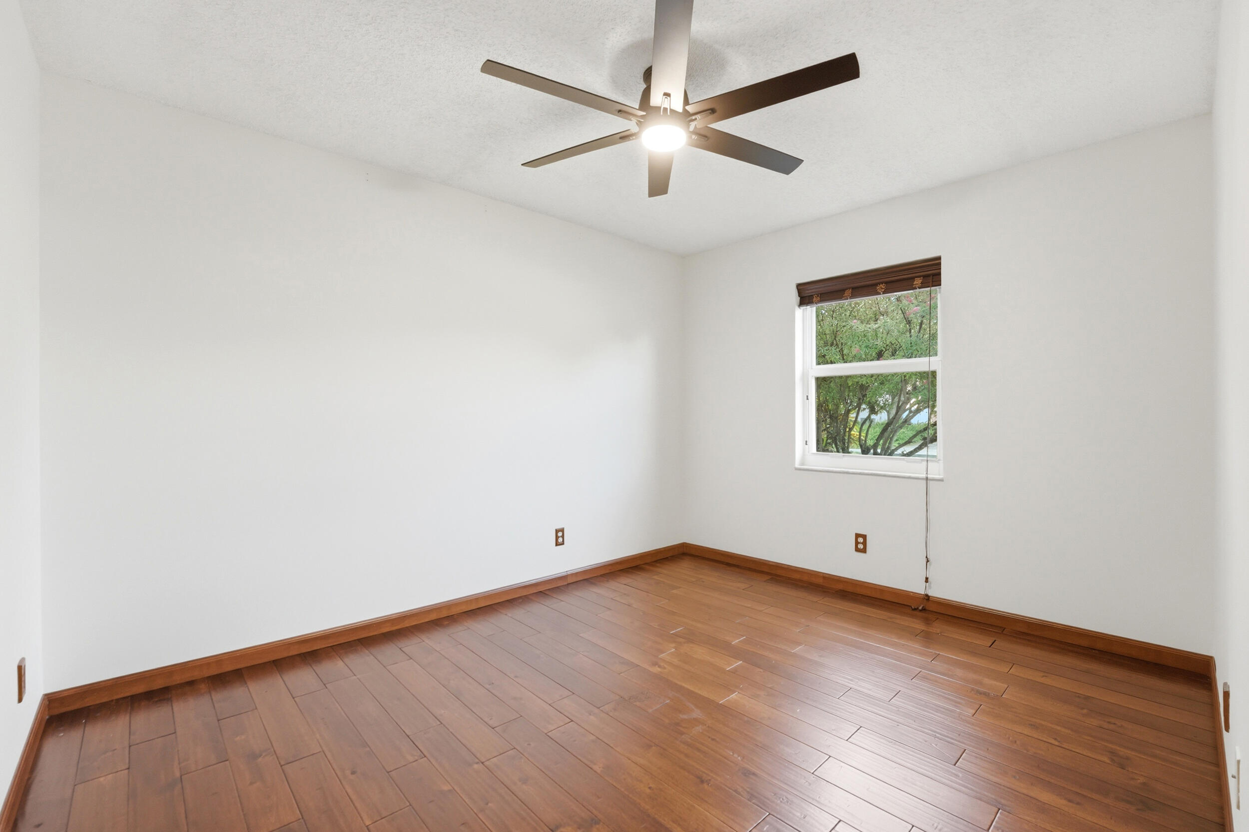 5787 Southwest 57th Way Davie, FL 33314 - Photo 27 of 40 174