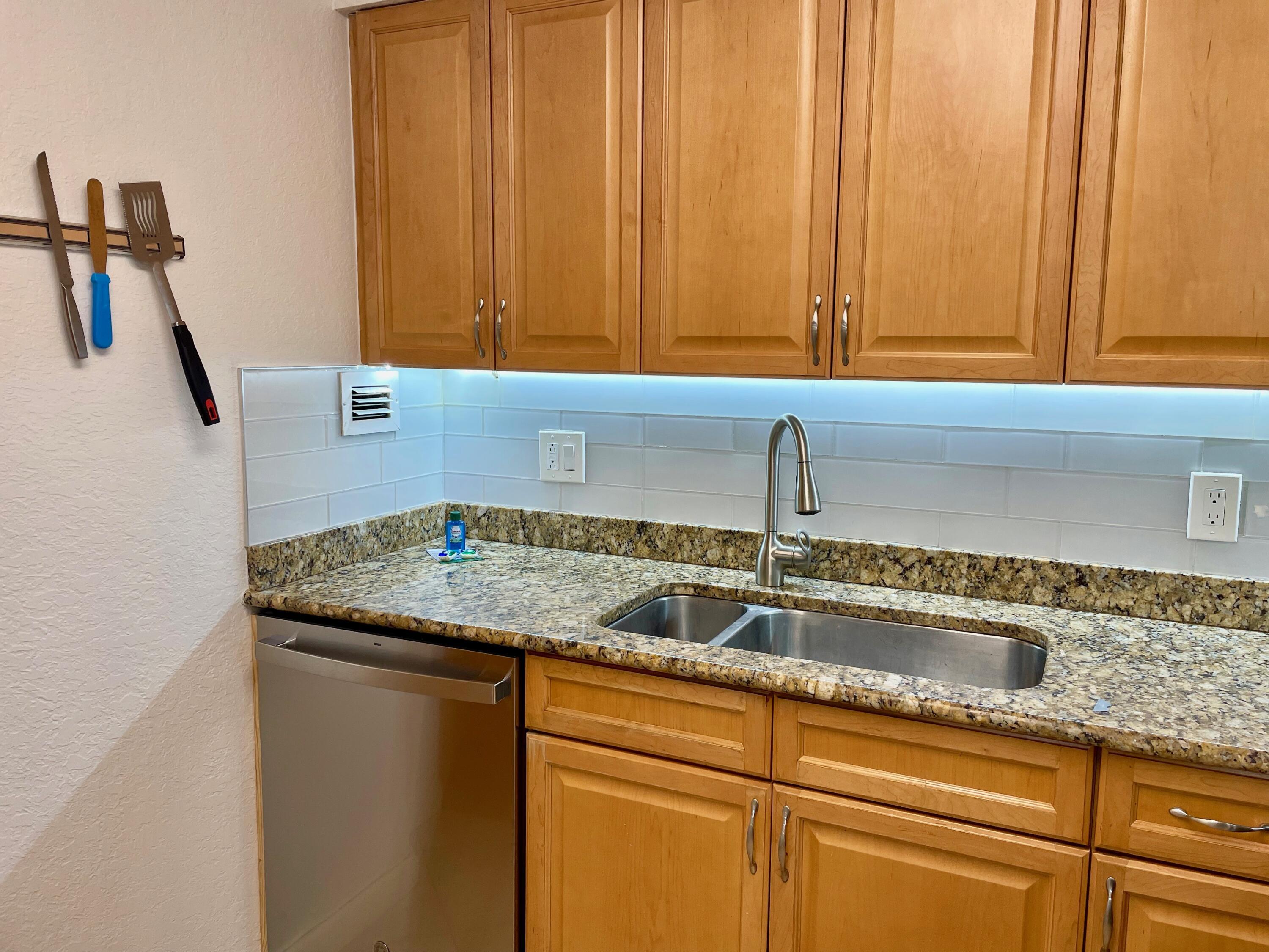1000 Spanish River Road, Unit 2N Boca Raton, FL 33432 - Photo 7 of 58 IMG_2501