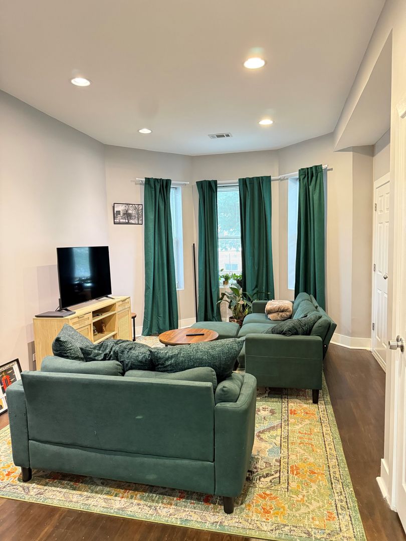 1019 North Ridgeway Avenue, Unit 1 Chicago, IL 60651 - Photo 3 of 22