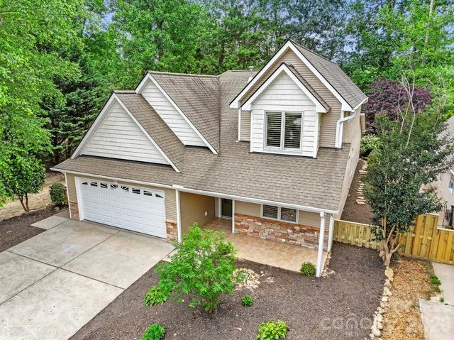 a view of front of house with a yard