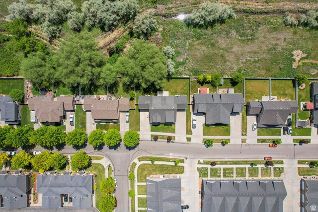 847 225 South Springville, UT 84663 - Photo 23 of 23 Aerial perspective showcasing a residential neighborhood with single-family homes and townhomes