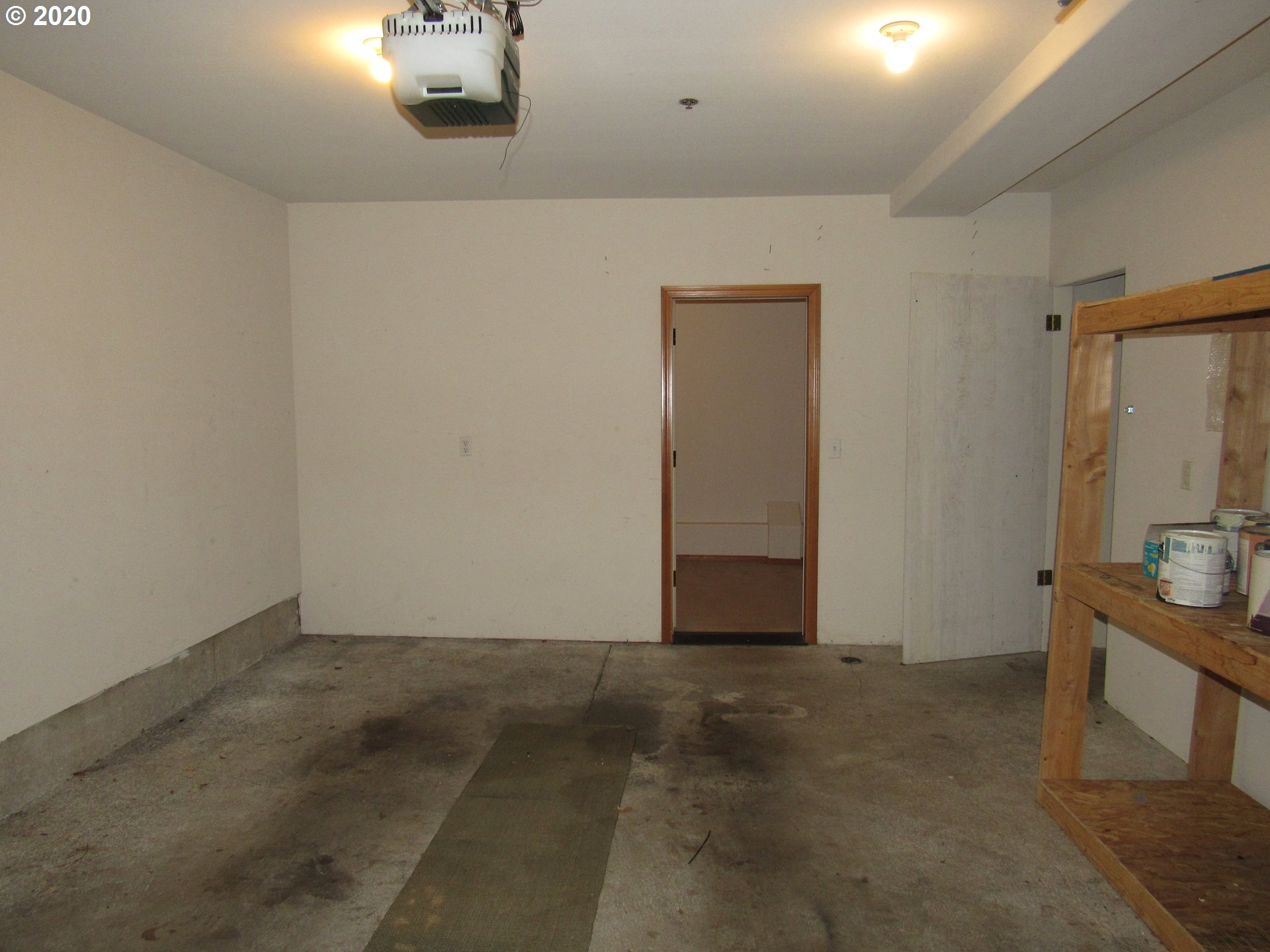 1244 Southwest 160th Avenue, Unit 101 Beaverton, OR 97006 - Photo 23 of 24 an empty room with a mirror