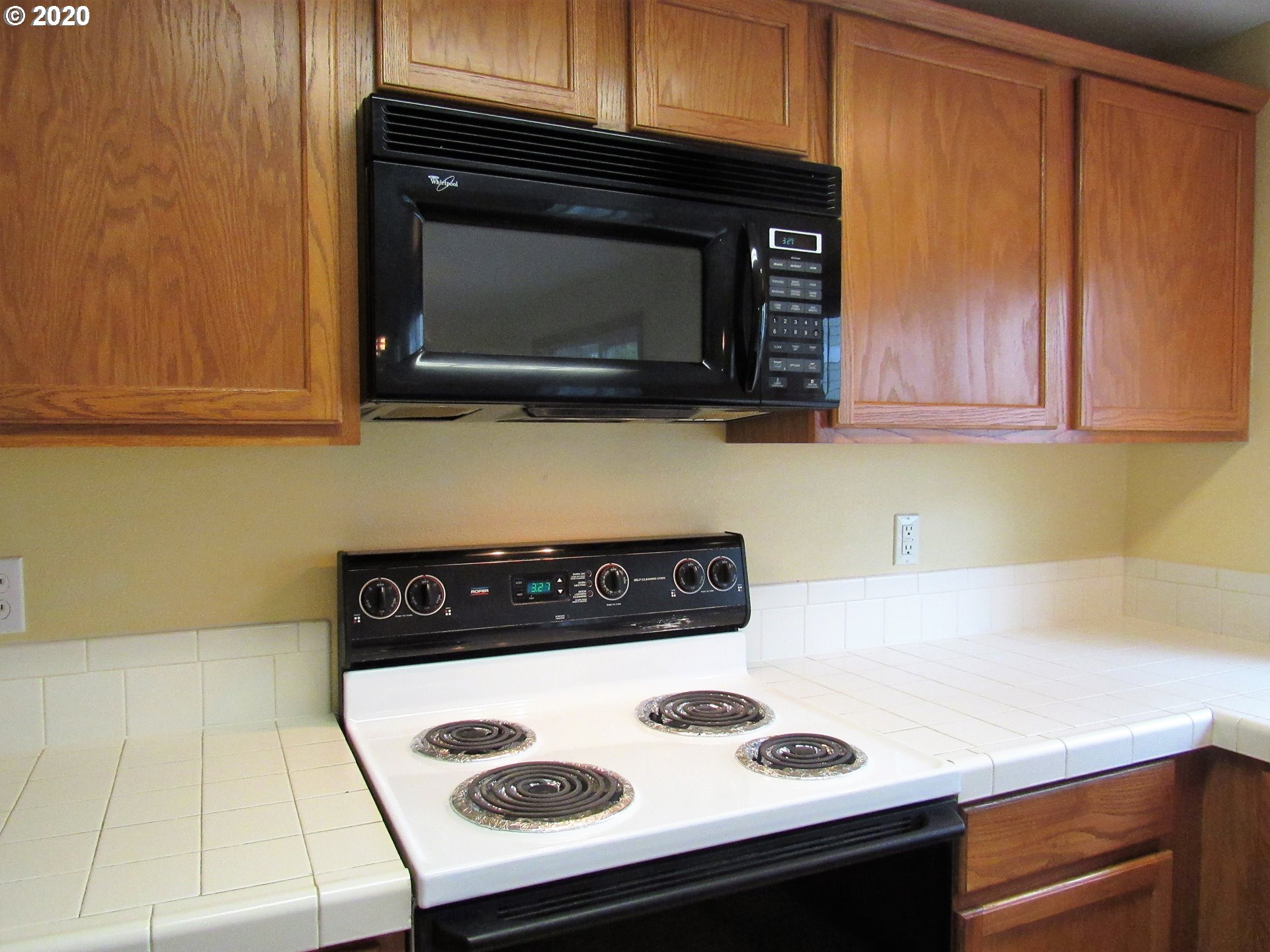 1244 Southwest 160th Avenue, Unit 101 Beaverton, OR 97006 - Photo 6 of 24 a kitchen with a stove and a microwave