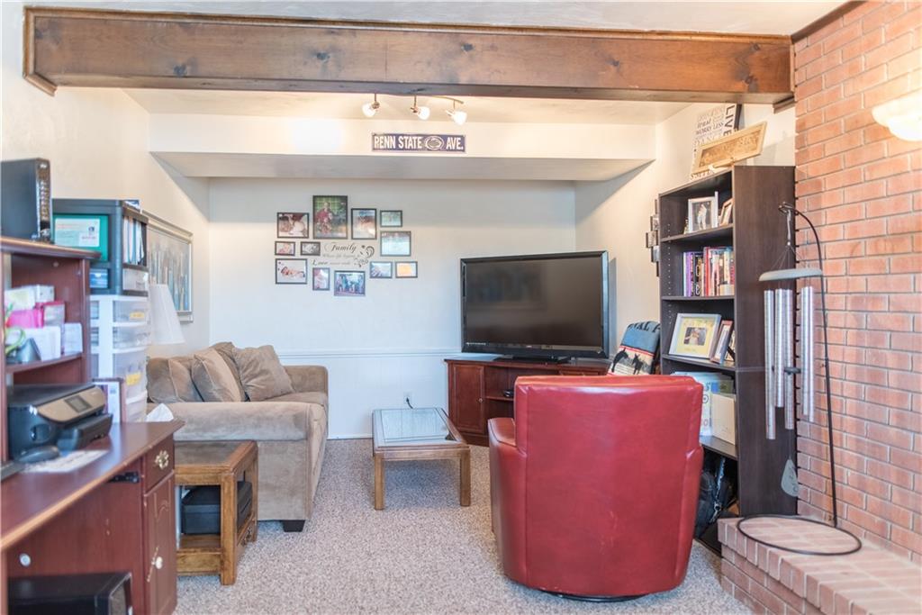 364 Lincoln Hall Road Elizabeth, PA 15037 - Photo 11 of 19 Cozy family room