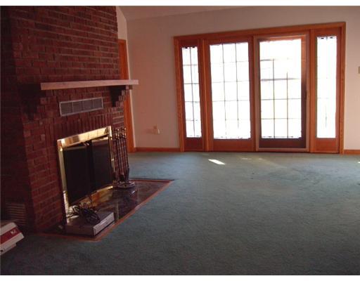 430 B School Road Clinton, PA 15026 - Photo 3 of 17 Living Room.