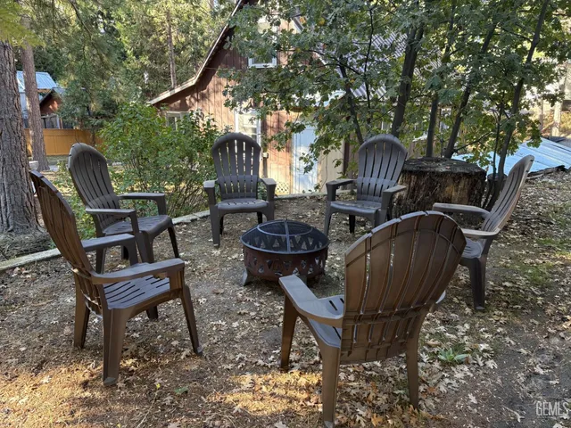 a view of a chairs and table in backyard