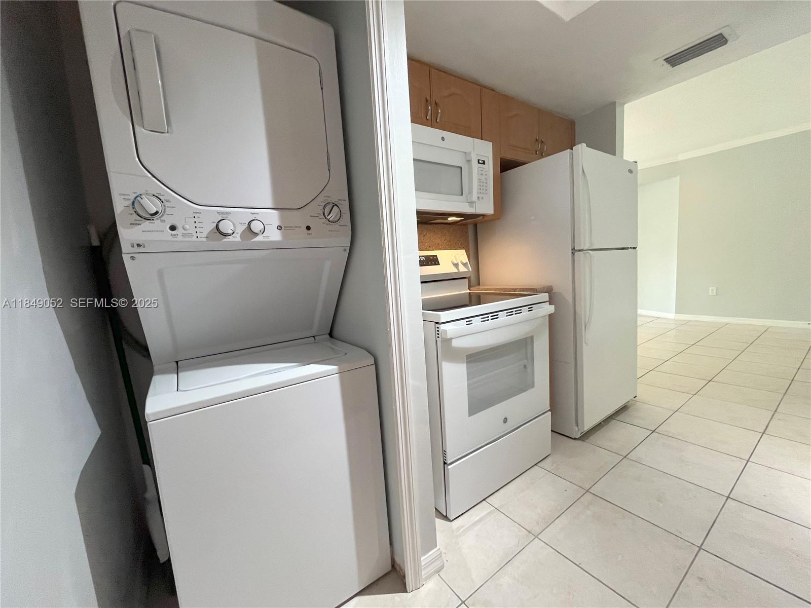 2415 Northwest 16th St Road, Unit 3031 Miami, FL 33125 - Photo 11 of 22
