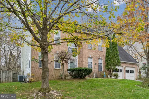 front view of house with a yard