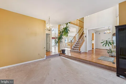 a view of entryway with livingroom