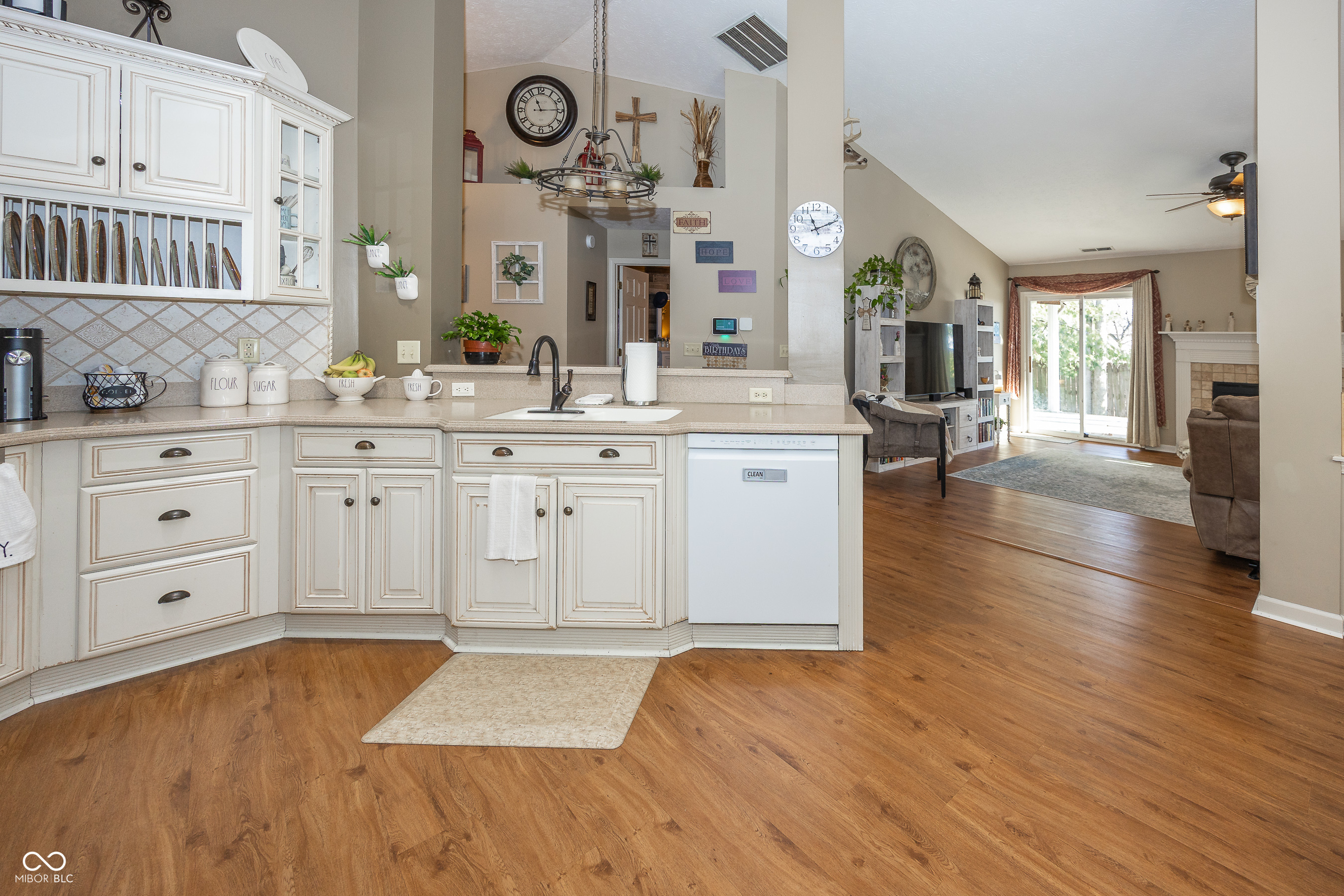 6011 Timberland Way Indianapolis, IN 46221 - Photo 11 of 26