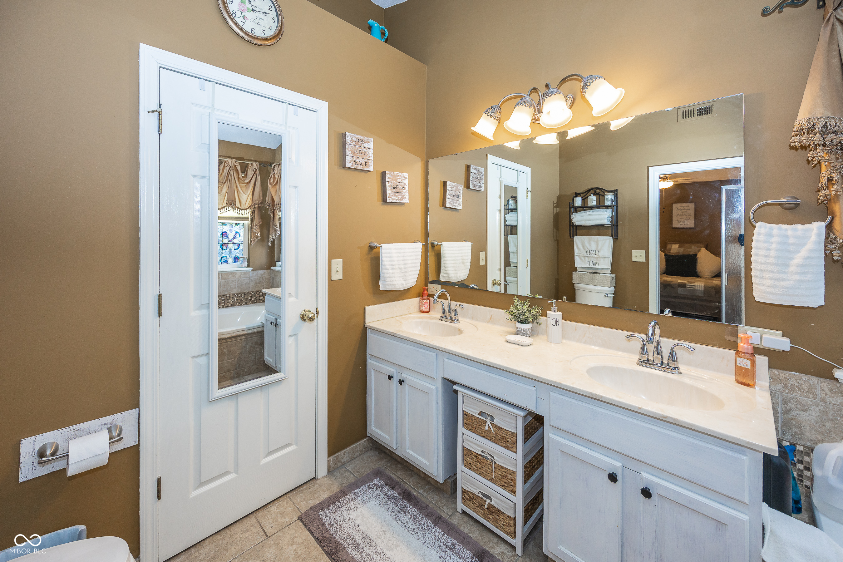 6011 Timberland Way Indianapolis, IN 46221 - Photo 14 of 26