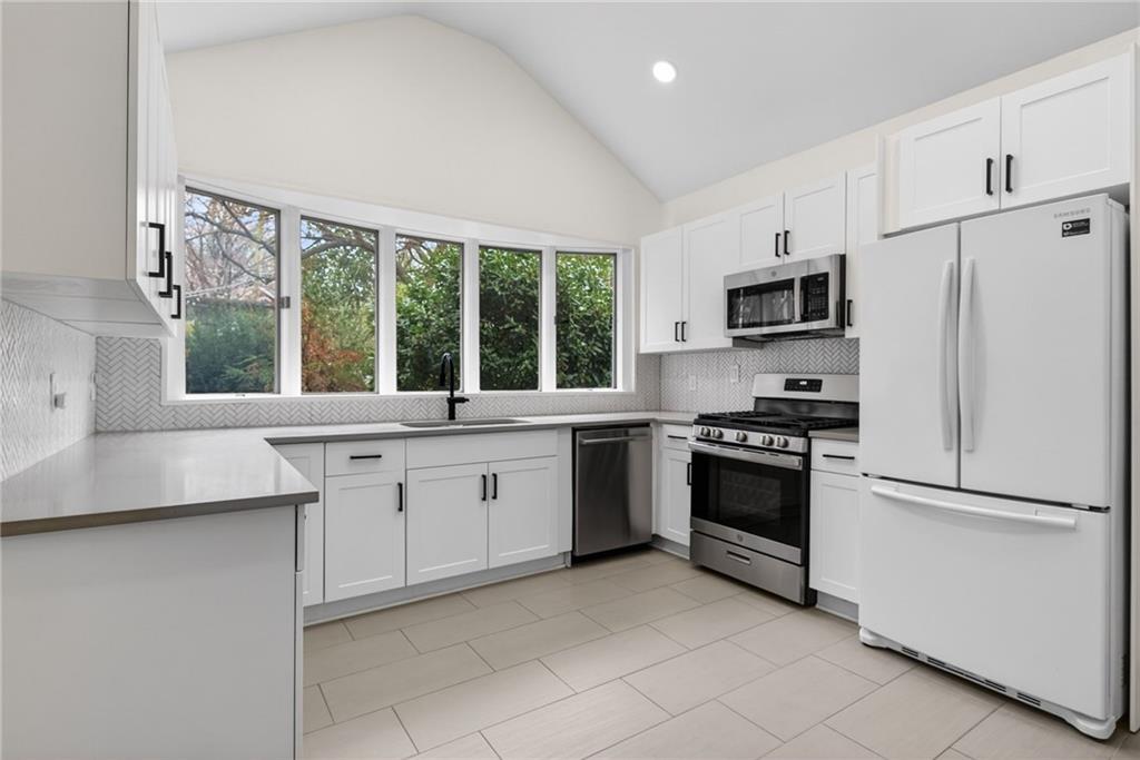 827 Virgil Street Northeast Atlanta, GA 30307 - Photo 5 of 20