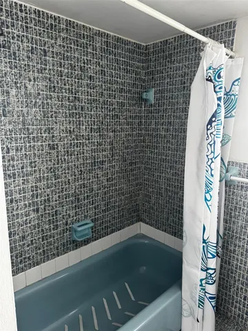 $138,000 | 1780 Northeast 191st Street, Unit 8062, Miami, FL 33179