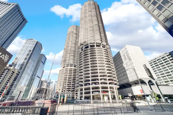 $2,600 | 300 North State Street, Unit 2510, Chicago, IL 60654