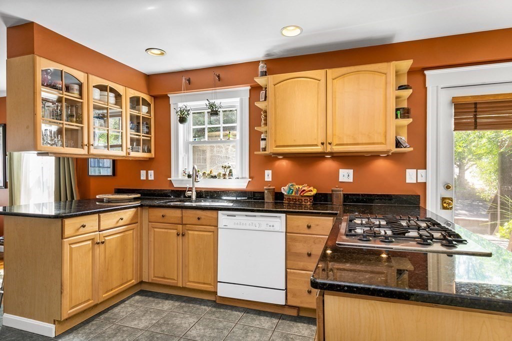 32 Bateswell Road Boston, MA 02124 - Photo 16 of 42 Gallery Image 16