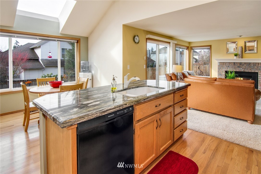 4619 Northeast 21st Place Renton, WA 98059 - Photo 9 of 28 Gallery Image 9