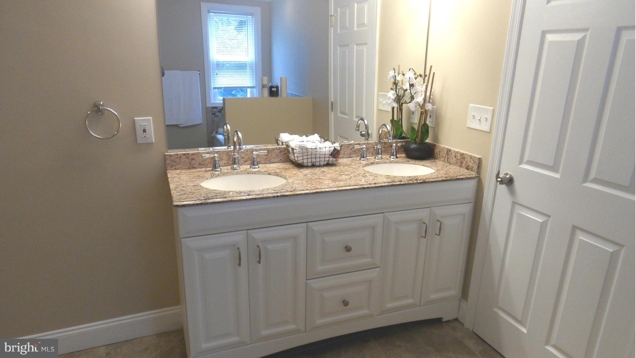3627 Florida Road Baltimore, MD 21244 - Photo 18 of 30 Double Vanity