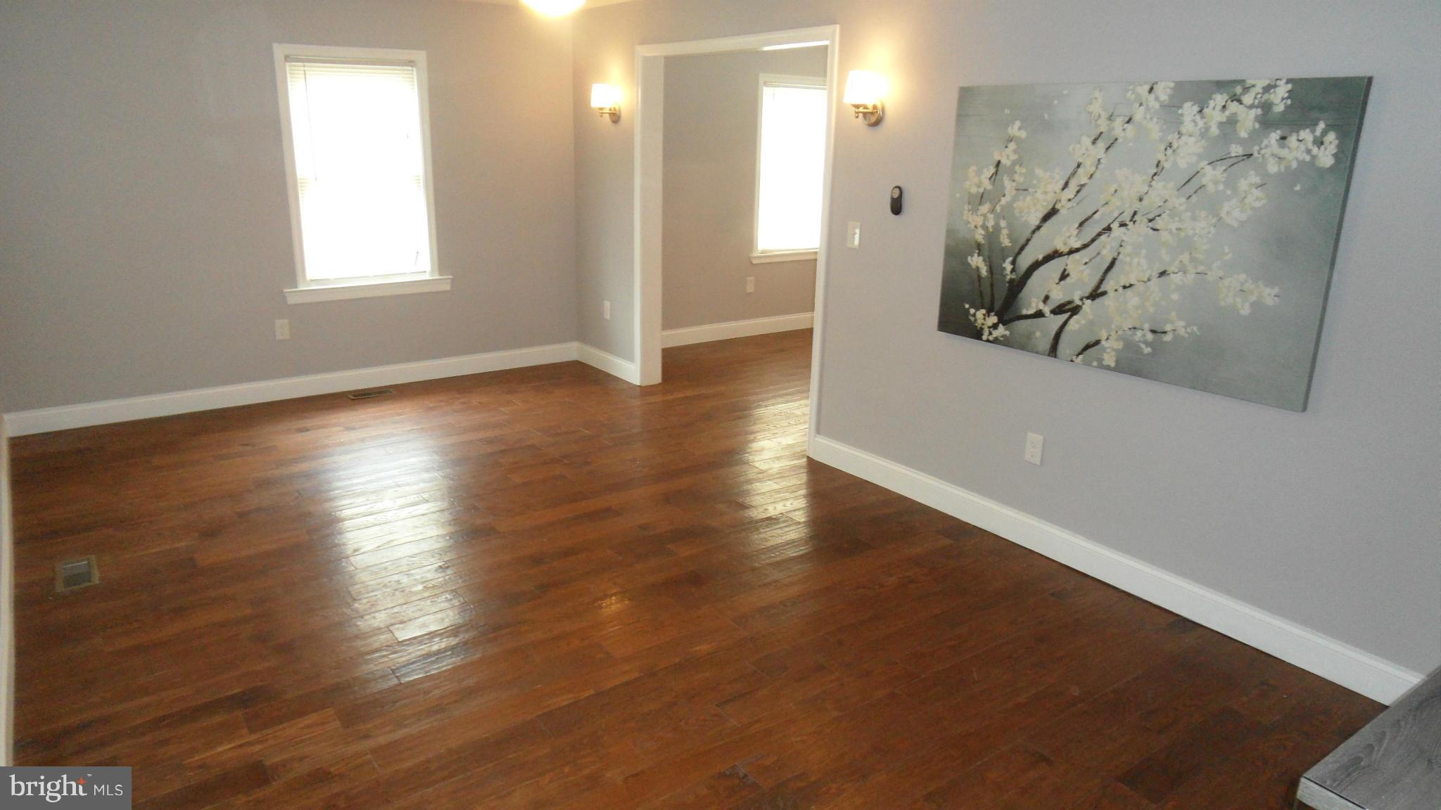 3627 Florida Road Baltimore, MD 21244 - Photo 4 of 30 Living Room