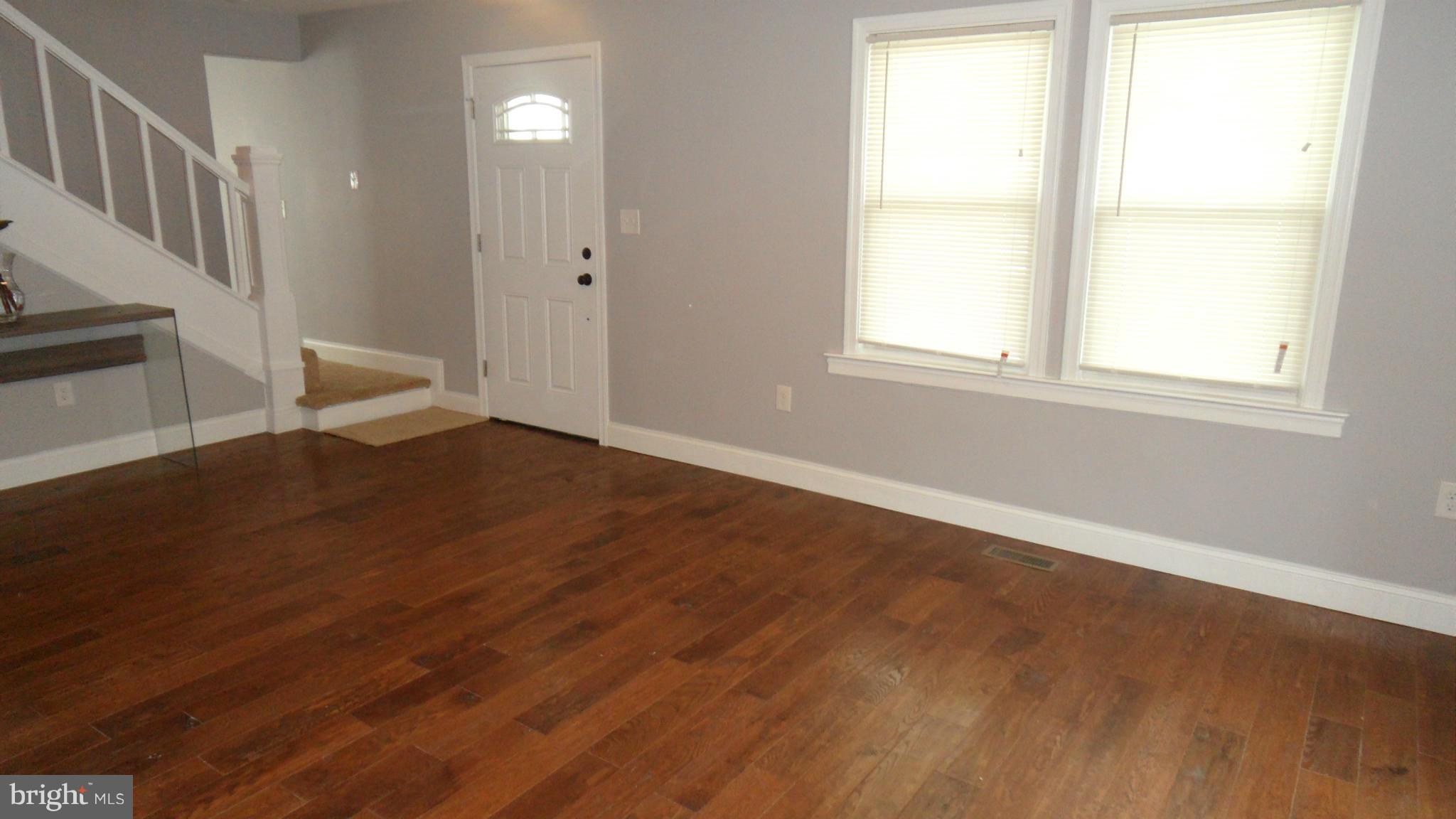 3627 Florida Road Baltimore, MD 21244 - Photo 5 of 30 Living Room