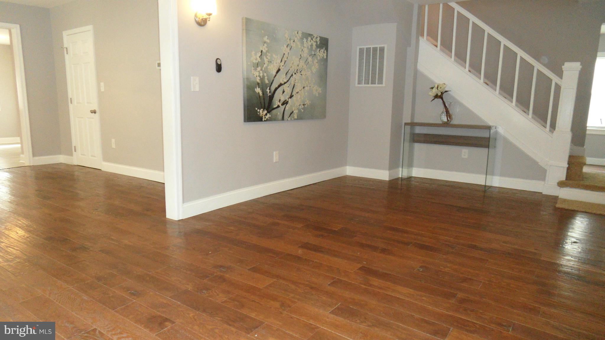 3627 Florida Road Baltimore, MD 21244 - Photo 6 of 30 Living Room