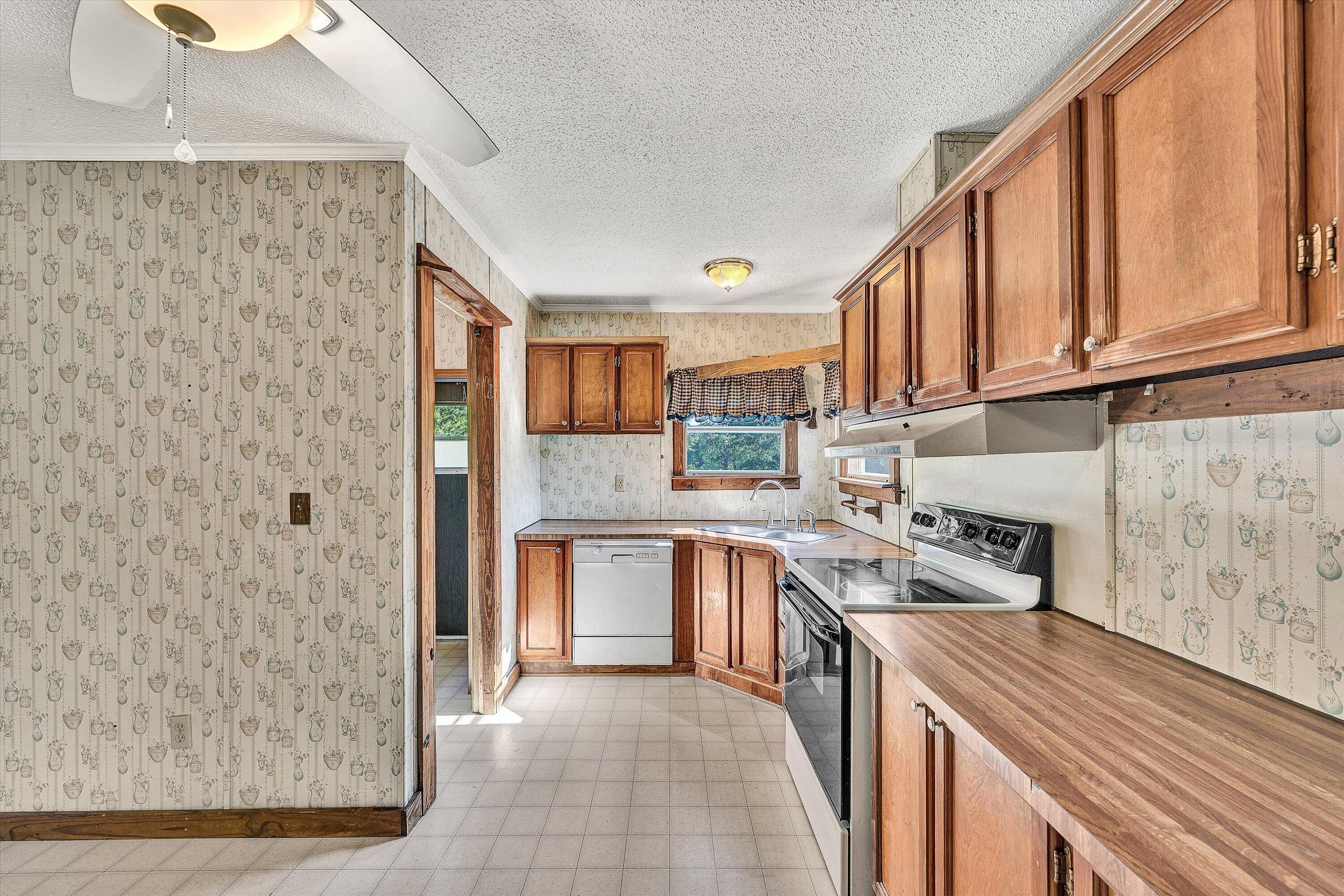 8755 Rocky Ford Road Moneta, VA 24121 - Photo 12 of 37 10-DSC04855