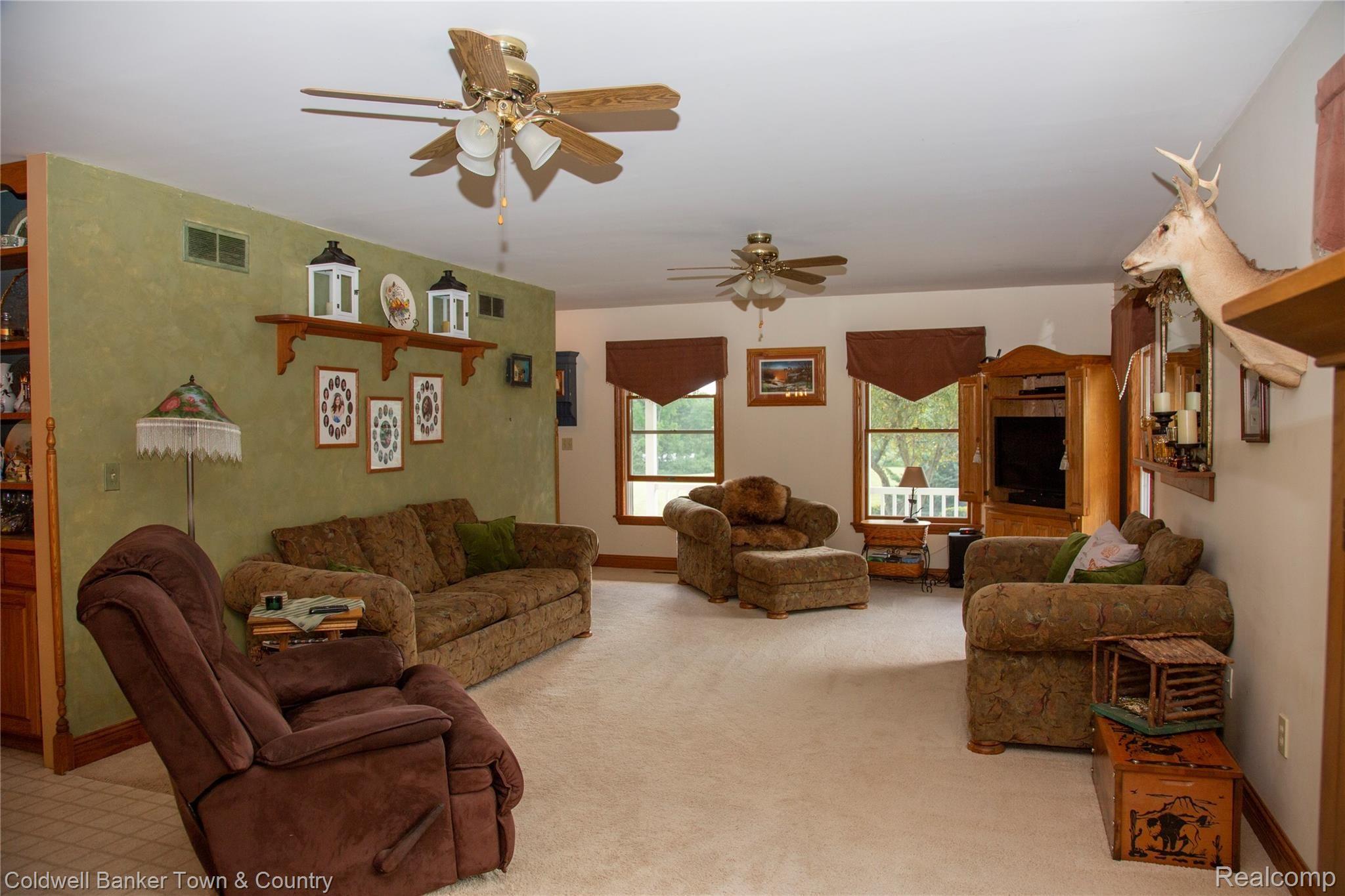 17090 Rosehill Road Pinckney, MI 48169 - Photo 11 of 47 Spacious living Space