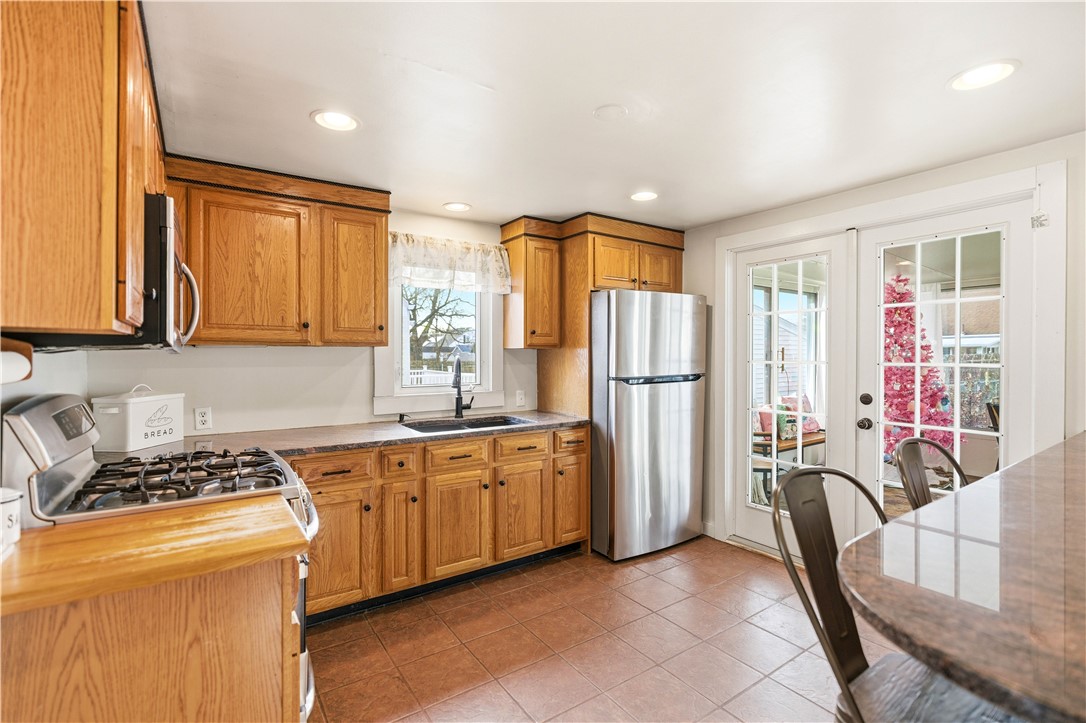 38 Bridgton Road Cranston, RI 02910 - Photo 25 of 46