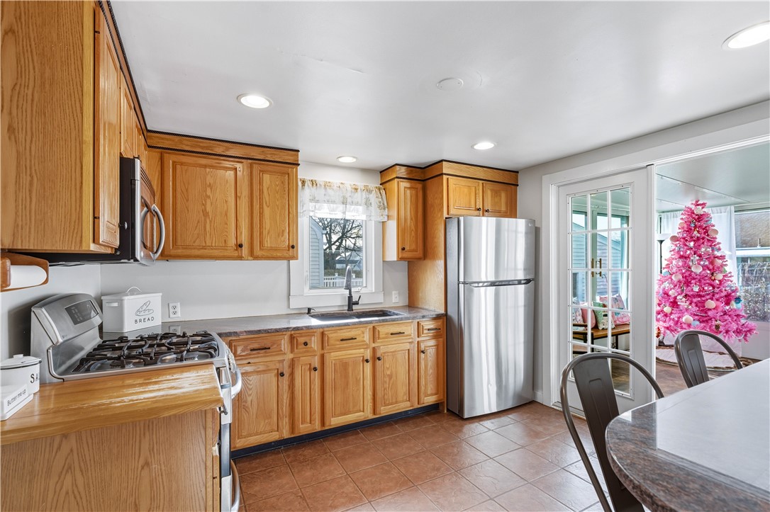 38 Bridgton Road Cranston, RI 02910 - Photo 30 of 46