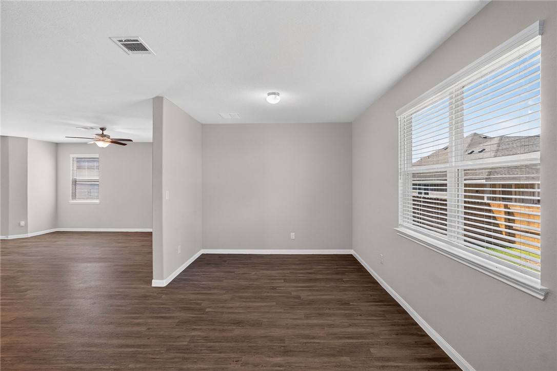 4702 Los Pines Way Bryan, TX 77807 - Photo 6 of 36 Gallery Image 6
