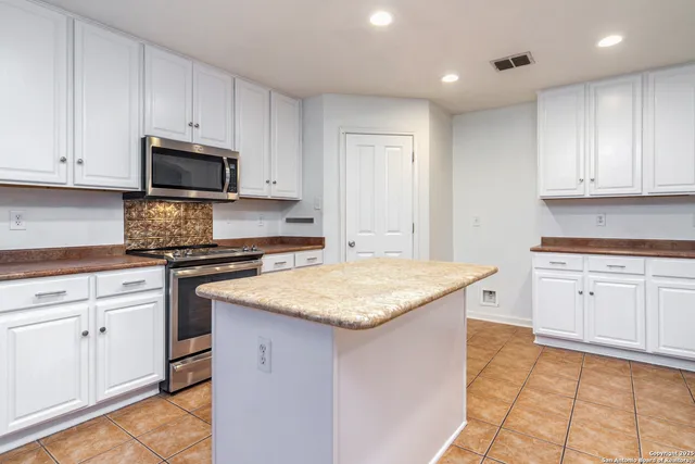 $2,295 | 10811 Marot Field, Helotes, TX 78023