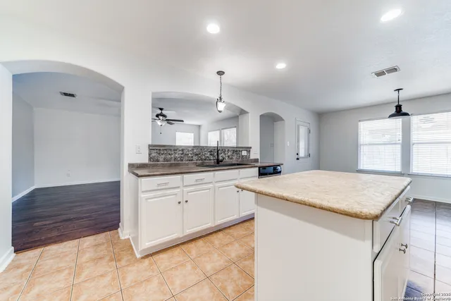 $2,295 | 10811 Marot Field, Helotes, TX 78023