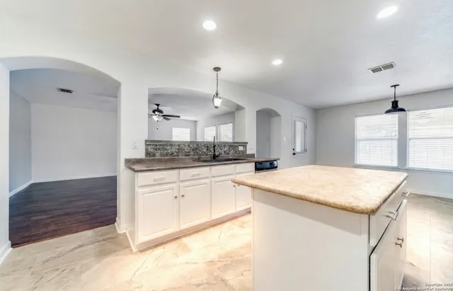 $2,295 | 10811 Marot Field, Helotes, TX 78023