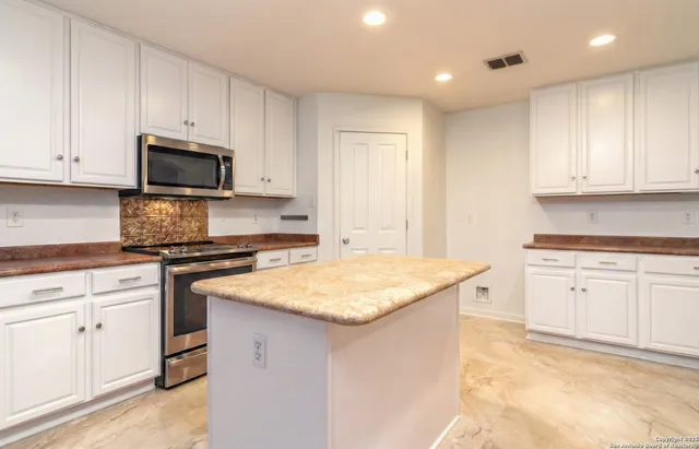 $2,295 | 10811 Marot Field, Helotes, TX 78023