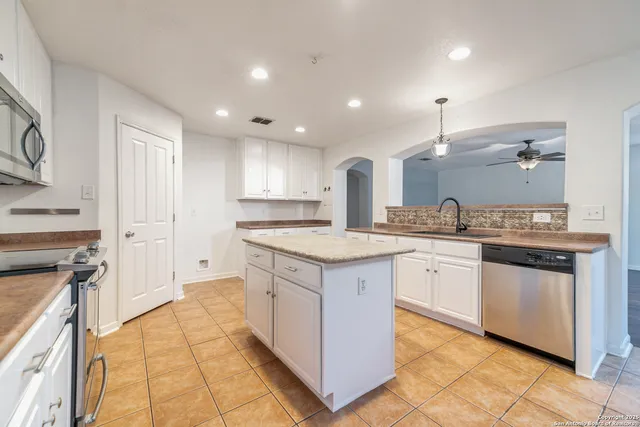 $2,295 | 10811 Marot Field, Helotes, TX 78023