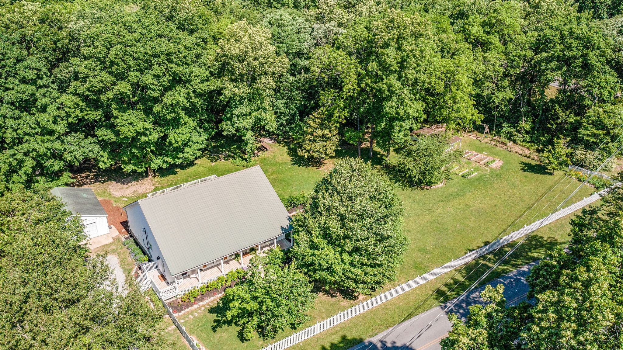 2540 Thompson Road Murfreesboro, TN 37128 - Photo 34 of 48 a view of a garden from a balcony