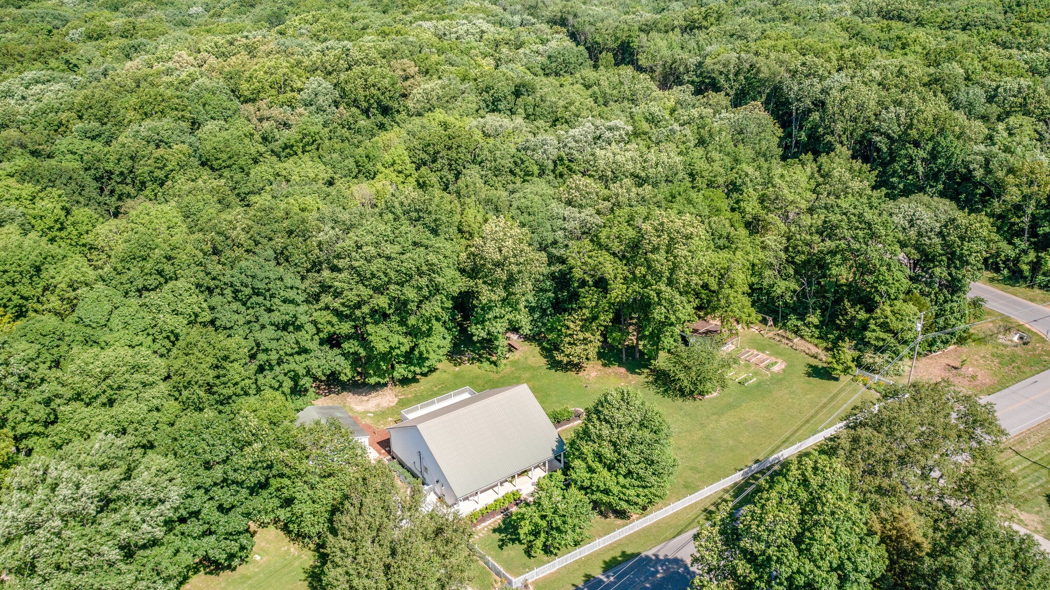 2540 Thompson Road Murfreesboro, TN 37128 - Photo 36 of 48 a view of a garden from a balcony