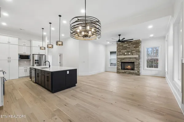 $699,000 | 124 Utsesti Way, Loudon, TN 37774
