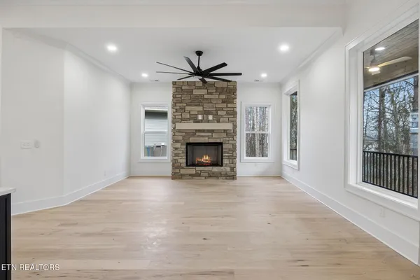 $699,000 | 124 Utsesti Way, Loudon, TN 37774