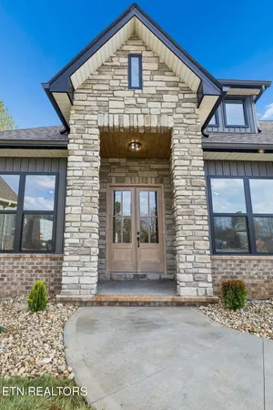 $699,000 | 124 Utsesti Way, Loudon, TN 37774