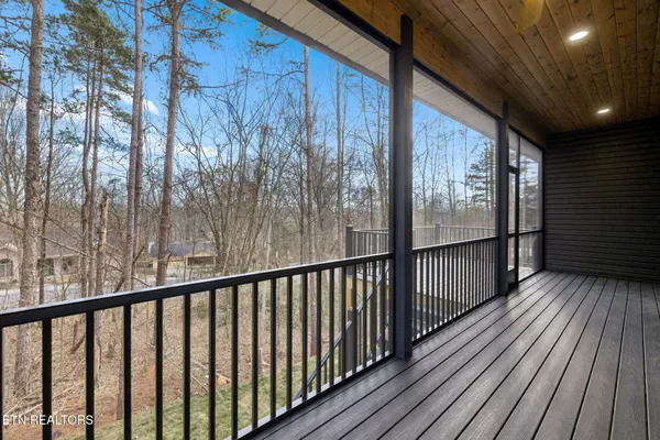$699,000 | 124 Utsesti Way, Loudon, TN 37774