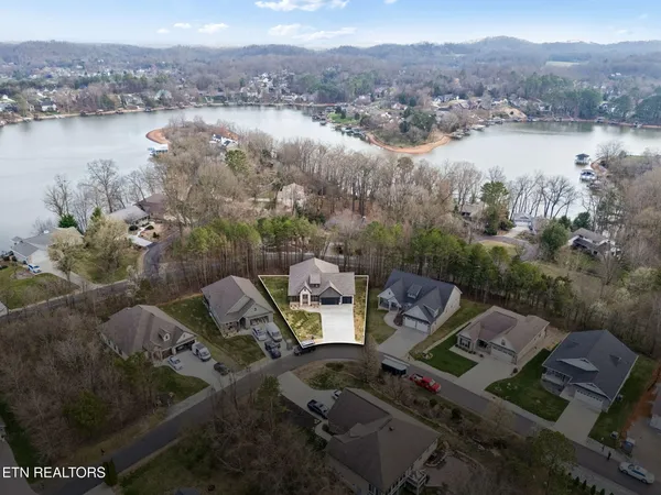 $699,000 | 124 Utsesti Way, Loudon, TN 37774