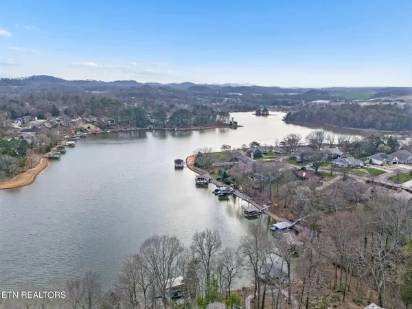 $699,000 | 124 Utsesti Way, Loudon, TN 37774