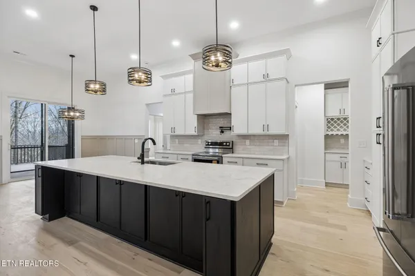 $699,000 | 124 Utsesti Way, Loudon, TN 37774