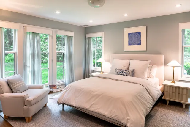a en suite bathroom with double sink and a mirror